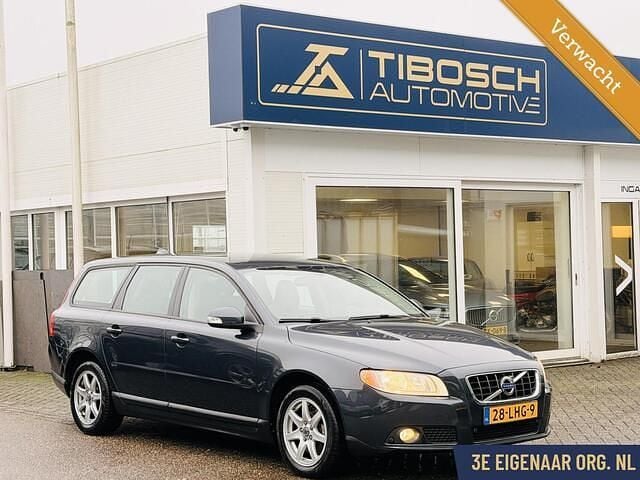 Grijs Occasion 2010 Volvo V70 Momentum Stationwagen | € 10.895 (Eerlijke prijs) - Afbeelding 1/4