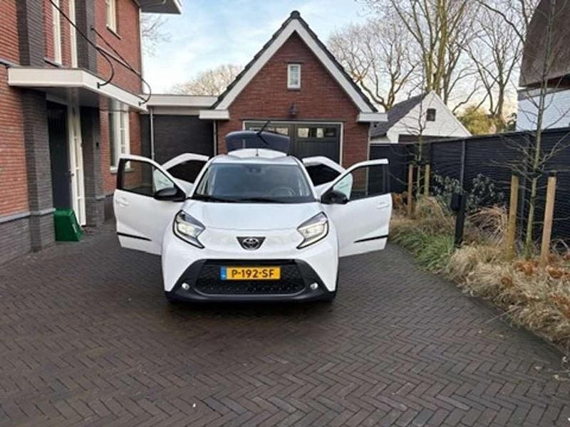 Wit Occasion 2022 Toyota Aygo X SUV | € 12.900 (Super prijs) - Afbeelding 1/4