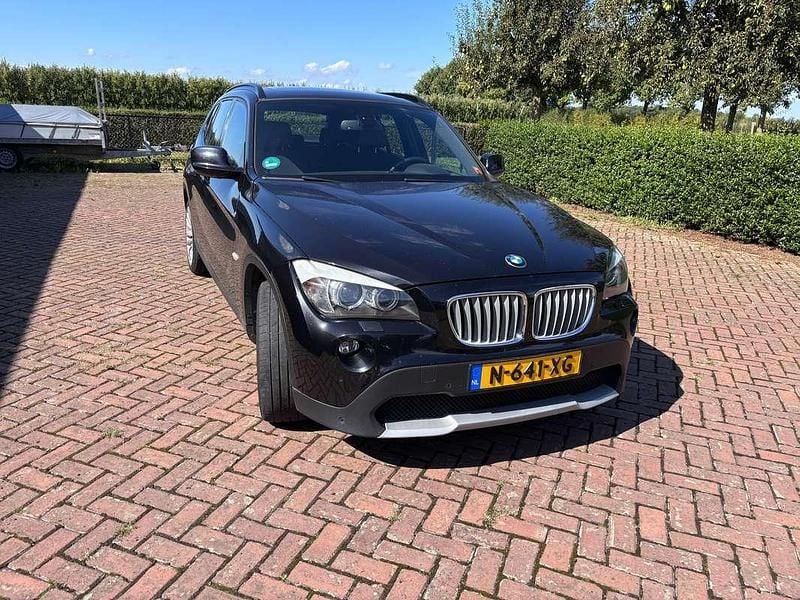 Zwart Gebruikt 2010 BMW X1 Executive SUV | € 10.895 (Goede deal) - Afbeelding 1/4