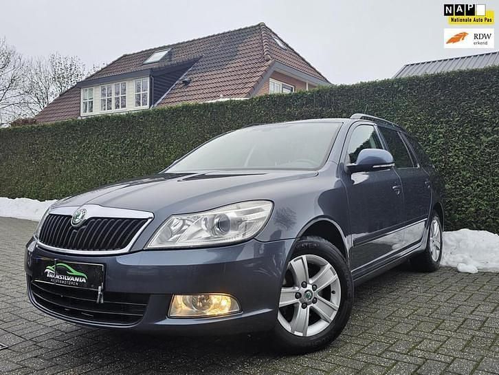 Grijs Occasion 2010 Skoda Octavia Business Line Stationwagen | € 4.599 (Goede deal) - Afbeelding 1/4