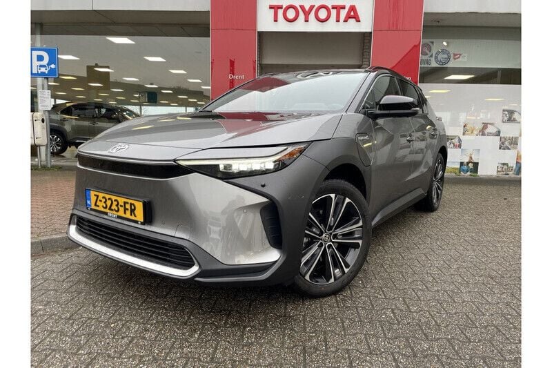 Grijs Gebruikt 2023 Toyota bZ4X Premium SUV | € 43.895 (Iets duurder) - Afbeelding 1/1