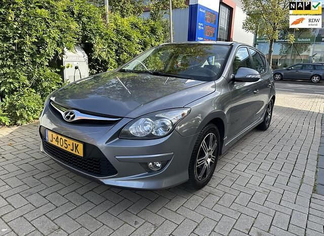 Grijs Gebruikt 2012 Hyundai i30 Sedan | € 5.250 - Afbeelding 1/4