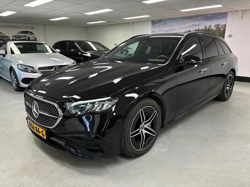 Zwart Gebruikt 2023 Mercedes E300 AMG Stationwagen | € 50.999 (Eerlijke prijs) - Afbeelding 1/4