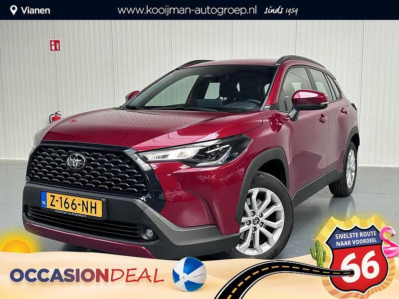 Lava red parelmoer (rood parelmoer) Gebruikt 2024 Toyota Corolla Cross Active SUV | € 34.400 (Eerlijke prijs) - Afbeelding 1/4