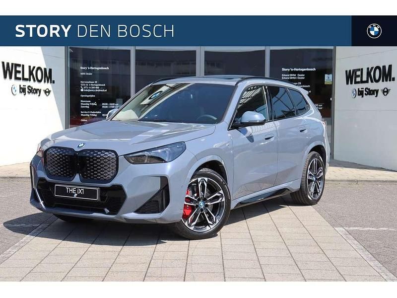 Grijs Nieuw 2025 BMW iX1 Comfort Edition SUV | € 62.459 (Duur) - Afbeelding 1/4