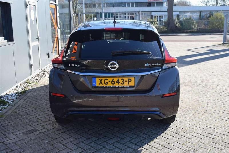 Occasion Nissan Leaf N-Connecta 110 kW (150 PK) 2019 Bruin (metallic) Hatchback