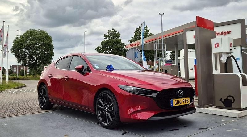 Rood Gebruikt 2021 Mazda 3 Luxury Hatchback | € 20.999 (Goede deal) - Afbeelding 1/4