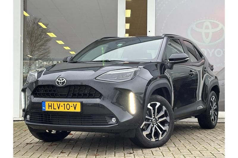 Zwart Occasion 2025 Toyota Yaris Hybrid Edition SUV | € 31.749 (Iets duurder) - Afbeelding 1/1