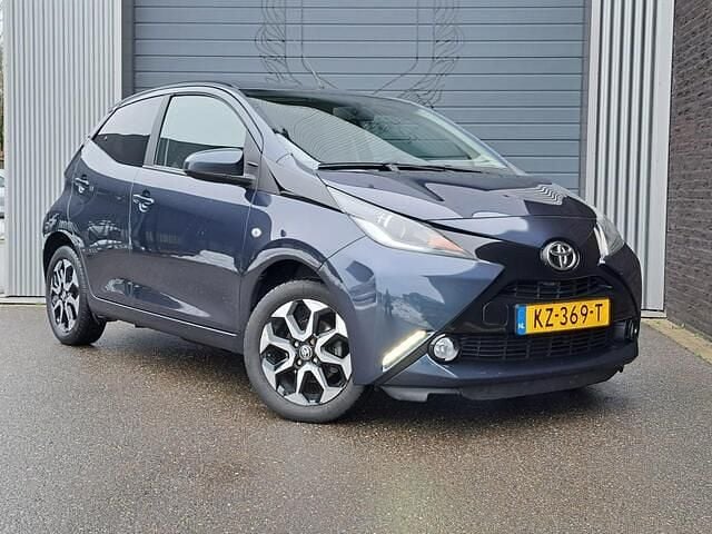 Occasion Toyota Aygo X-play 69 PK (50 kW) 2016 Blauw Hatchback