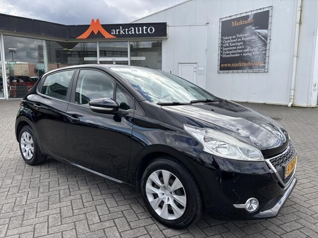 Zwart Gebruikt 2014 Peugeot 208 Envy Hatchback | € 5.440 (Eerlijke prijs) - Afbeelding 1/3