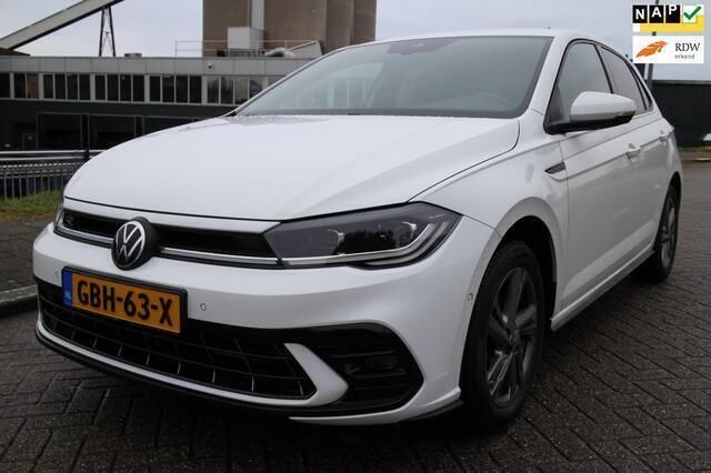 Wit, metallic lak Gebruikt 2021 VW Polo R-line Hatchback | € 19.950 (Eerlijke prijs) - Afbeelding 1/4