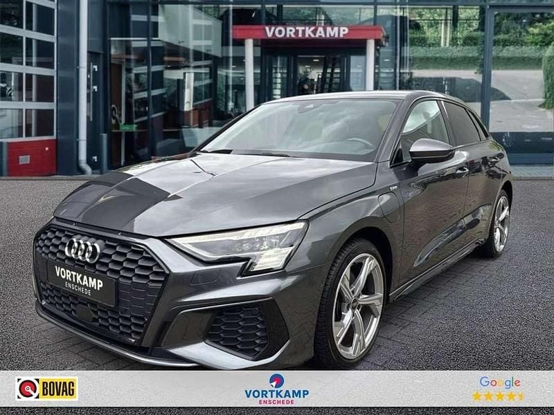 Grijs Gebruikt 2021 Audi A3 e-tron S-Line Hatchback | € 29.950 (Eerlijke prijs) - Afbeelding 1/4