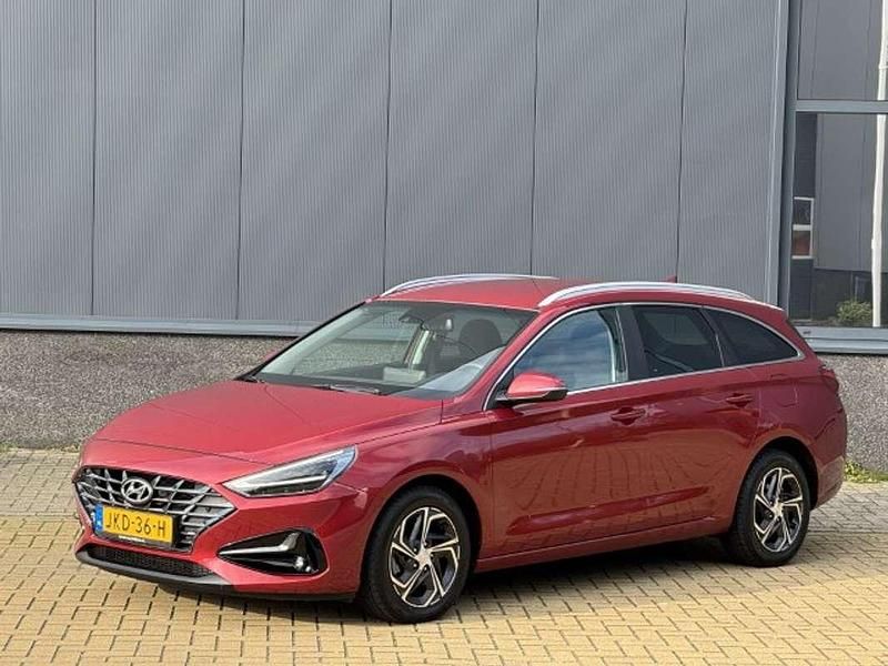 Rood Occasion 2021 Hyundai i30 Premium Stationwagen | € 19.400 (Super prijs) - Afbeelding 1/4