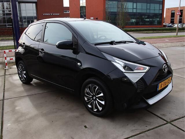 Occasion Toyota Aygo X-play 74 PK (54 kW) 2021 Zwart Hatchback