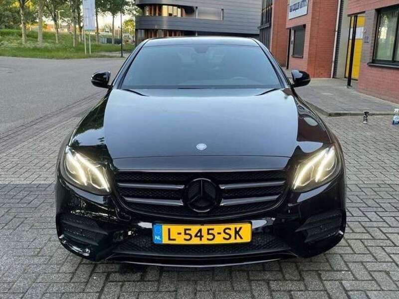 Zwart Gebruikt 2016 Mercedes E200 AMG Sedan | € 27.000 (Eerlijke prijs) - Afbeelding 1/4