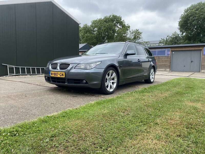 Grijs Gebruikt 2006 BMW 530 Stationwagen | € 8.999 (Duur) - Afbeelding 1/4