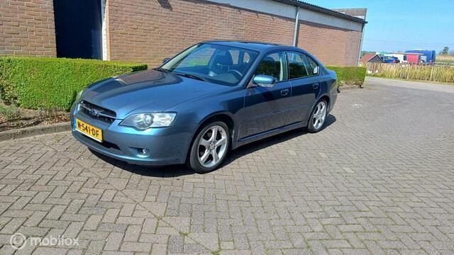 Blauw, metallic lak Gebruikt 2006 Subaru Legacy Sedan | € 5.995 (Eerlijke prijs) - Afbeelding 1/4