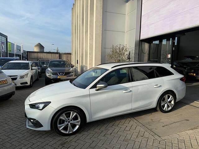 Wit Occasion 2021 Seat Leon FR Stationwagen | € 19.950 (Goede deal) - Afbeelding 1/4