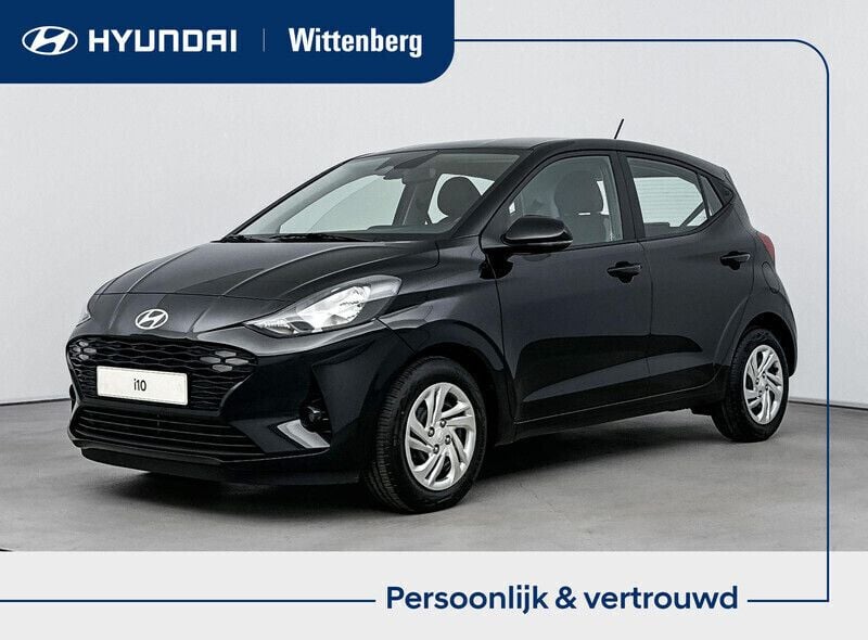 Zwart Gebruikt 2025 Hyundai i10 Comfort Hatchback | € 18.900 (Eerlijke prijs) - Afbeelding 1/4