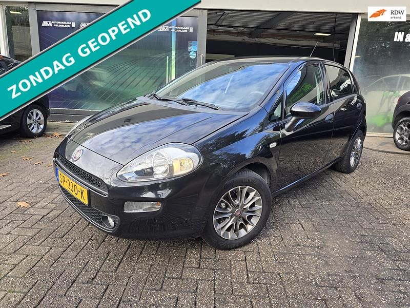 Occasion Fiat Punto Street 69 PK (50 kW) 2015 Zwart Hatchback