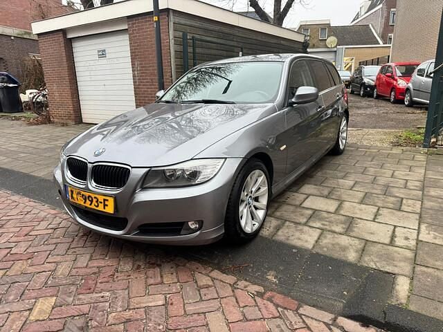 Grijs (metallic) Occasion 2010 BMW 316 Stationwagen | € 2.999 (Super prijs) - Afbeelding 1/4
