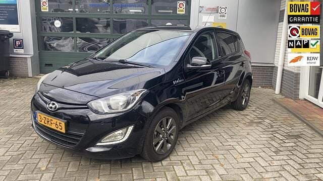 Zwart Occasion 2015 Hyundai i20 GO! Hatchback | € 8.750 (Iets duurder) - Afbeelding 1/4