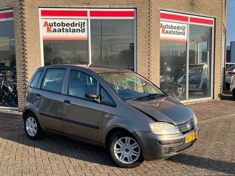 Grijs (metallic) Occasion 2006 Fiat Idea MPV | € 648 (Super prijs) - Afbeelding 1/4