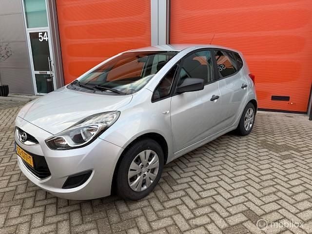 Grijs (metallic) Occasion 2010 Hyundai ix20 Hatchback | € 4.950 (Eerlijke prijs) - Afbeelding 1/4