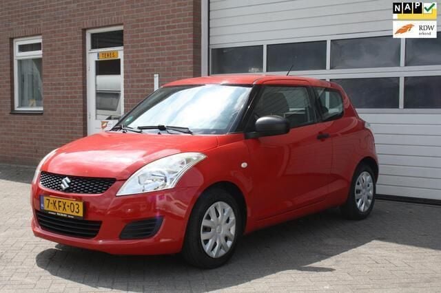 Rood Gebruikt 2013 Suzuki Swift Hatchback | € 4.999 (Goede deal) - Afbeelding 1/4
