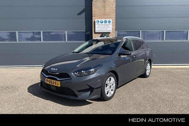 Grijs Gebruikt 2022 Kia Ceed Sportswagon Stationwagen | € 22.445 (Eerlijke prijs) - Afbeelding 1/4