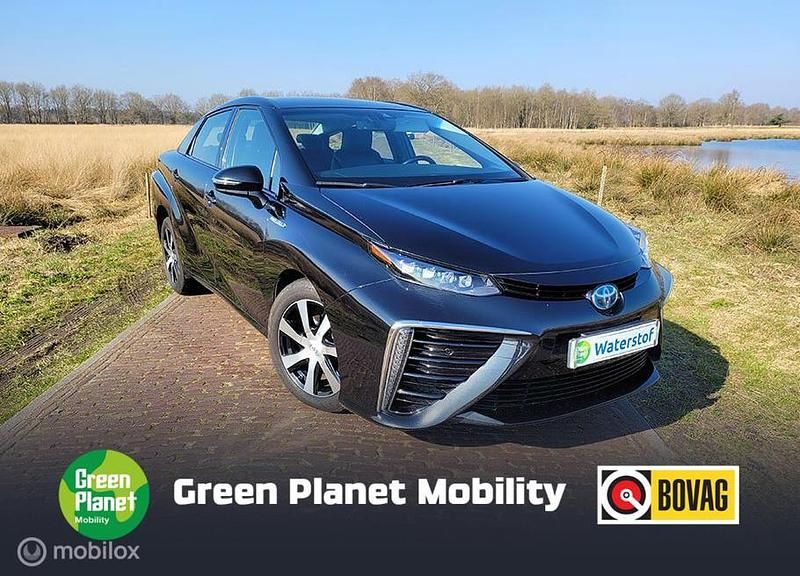 Zwart Gebruikt 2016 Toyota Mirai Executive Sedan | € 25.750 - Afbeelding 1/4