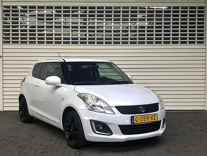 Wit Gebruikt 2016 Suzuki Swift Comfort Hatchback | € 9.600 (Duur) - Afbeelding 1/4