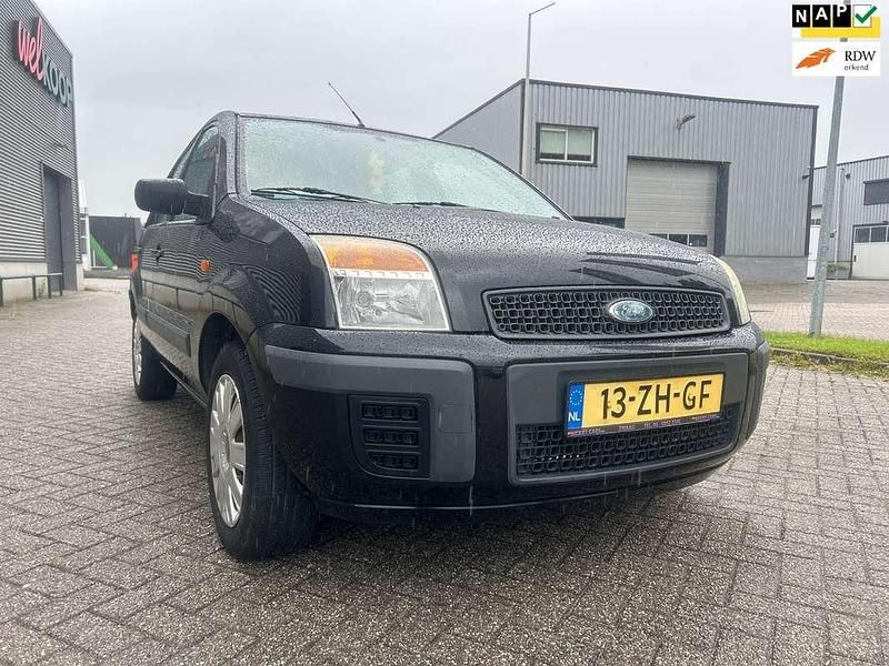 Zwart Gebruikt 2008 Ford Fusion Cool & Sound Edition MPV | € 1.895 (Eerlijke prijs) - Afbeelding 1/4