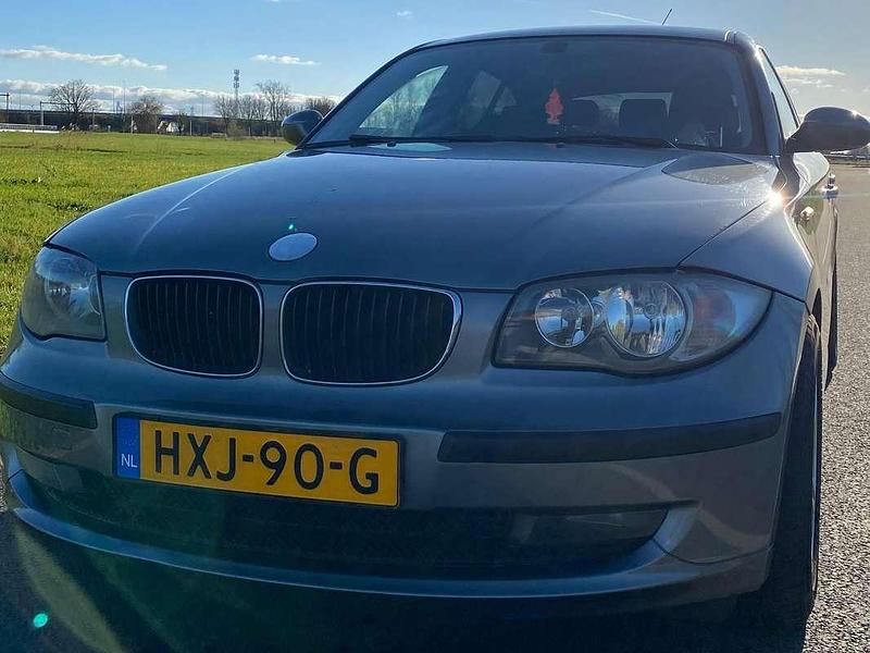 Occasion BMW 116 122 PK (89 kW) 2009 Grijs Hatchback