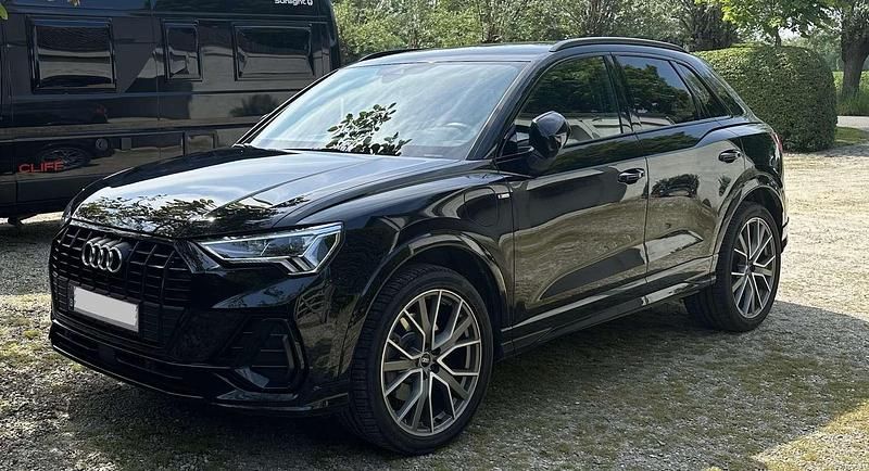 Zwart Occasion 2022 Audi e-tron SUV | € 30.500 - Afbeelding 1/4