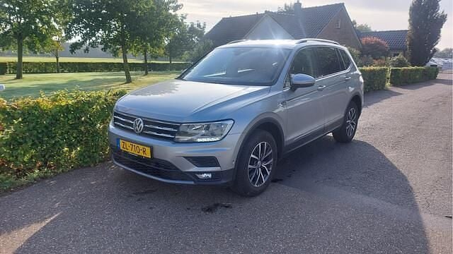 Grijs Gebruikt 2019 VW Tiguan Allspace Comfortline SUV | € 18.750 (Super prijs) - Afbeelding 1/4
