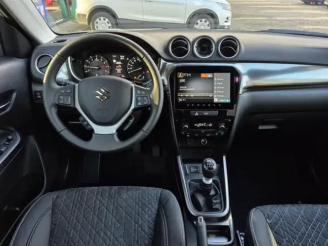 Blauw, metallic lak Occasion 2025 Suzuki Vitara Style SUV | € 28.899 (Iets duurder) - Afbeelding 1/3