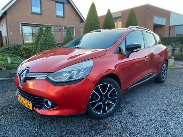 Rood Occasion 2013 Renault Clio GrandTour Expression Stationwagen | € 4.490 (Super prijs) - Afbeelding 1/4