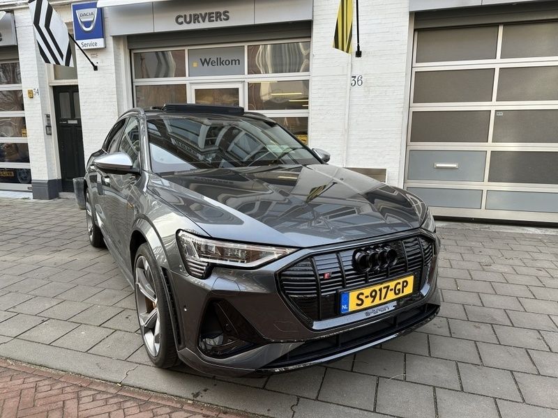 Grijs Gebruikt 2022 Audi e-tron Sportback S-Line SUV | € 64.950 - Afbeelding 1/4