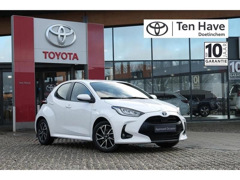 Wit Occasion 2020 Toyota Yaris Hybrid Hatchback | € 19.400 (Eerlijke prijs) - Afbeelding 1/4