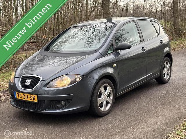 Grijs Occasion 2006 Seat Altea Reference MPV | € 1.950 (Eerlijke prijs) - Afbeelding 1/4