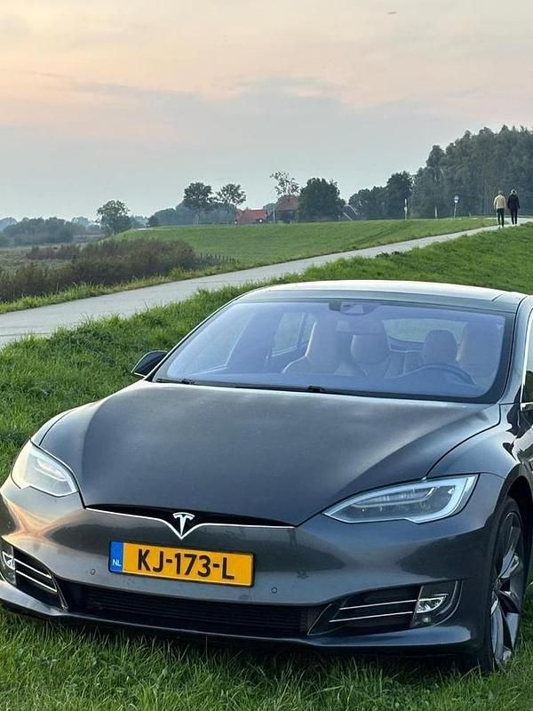 Gebruikt 2016 Tesla Model S Hatchback | € 22.000 (Duur) - Afbeelding 1/4