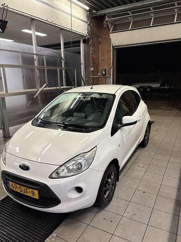 Wit Gebruikt 2011 Ford Ka Cool & Sound Edition MPV | € 2.200 (Eerlijke prijs) - Afbeelding 1/4