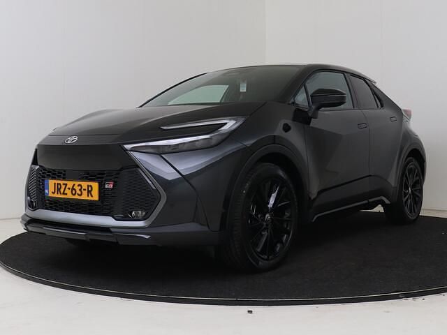 Zwart Occasion 2025 Toyota C-HR Edition SUV | € 43.945 (Eerlijke prijs) - Afbeelding 1/4