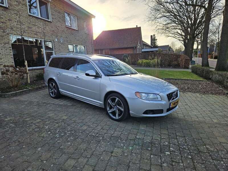 Grijs Gebruikt 2010 Volvo V70 Kinetic Stationwagen | € 11.450 (Goede deal) - Afbeelding 1/4
