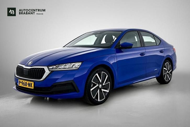 Blauw Occasion 2021 Skoda Octavia Business Line Hatchback | € 24.845 (Eerlijke prijs) - Afbeelding 1/4
