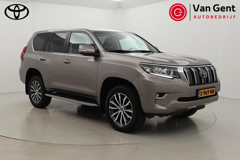 Bruin Occasion 2024 Toyota Land Cruiser Executive SUV | € 99.999 - Afbeelding 1/4