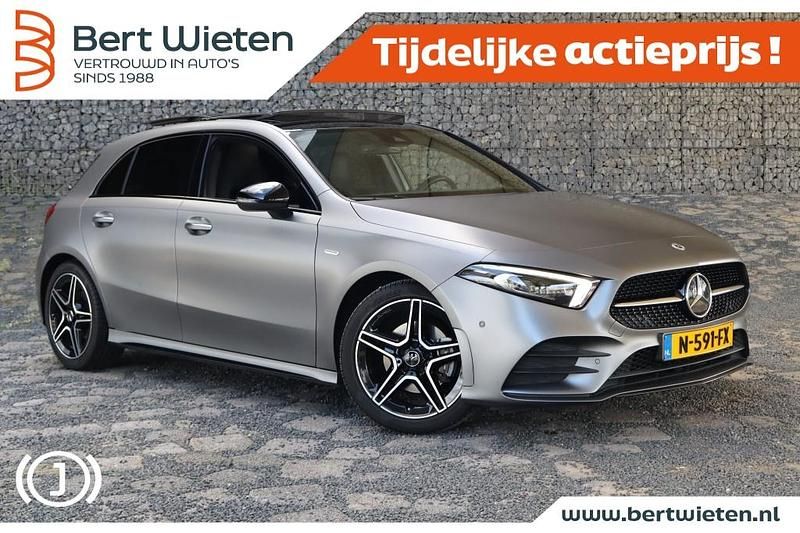 Grijs Gebruikt 2021 Mercedes A180 AMG Hatchback | € 32.545 (Duur) - Afbeelding 1/3