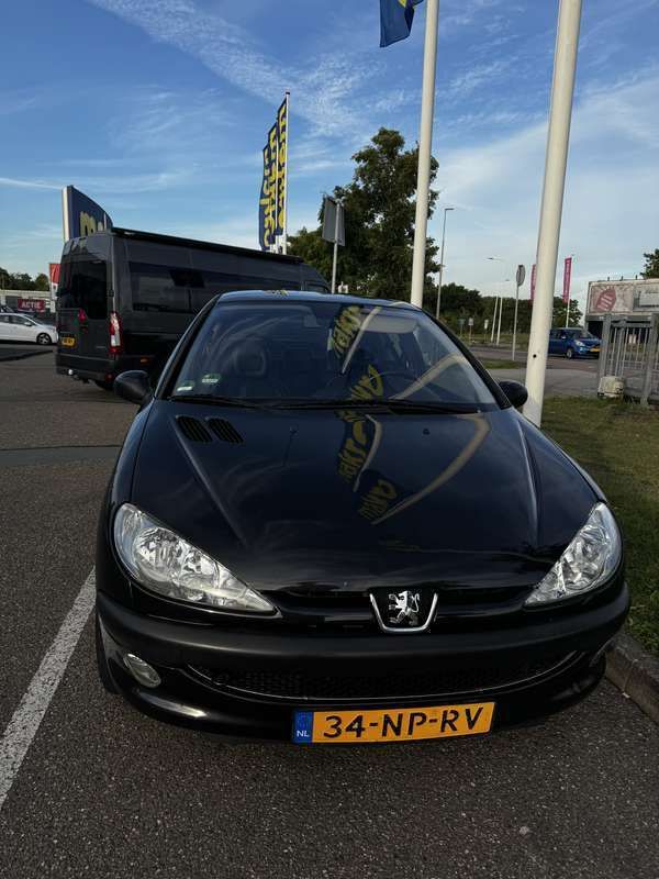 Zwart Gebruikt 2004 Peugeot 206 Hatchback | € 1.750 (Eerlijke prijs) - Afbeelding 1/4