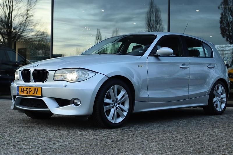 Grijs Gebruikt 2005 BMW 120 Executive Hatchback | € 4.250 (Eerlijke prijs) - Afbeelding 1/4